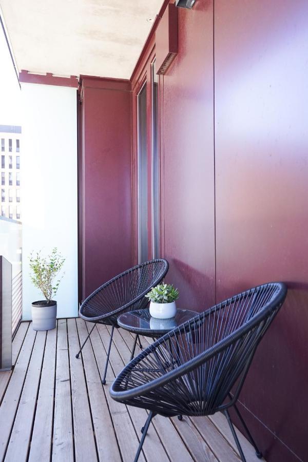 Exclusive 2-Bedroom Condo With Pool & Balcony ウィーン エクステリア 写真